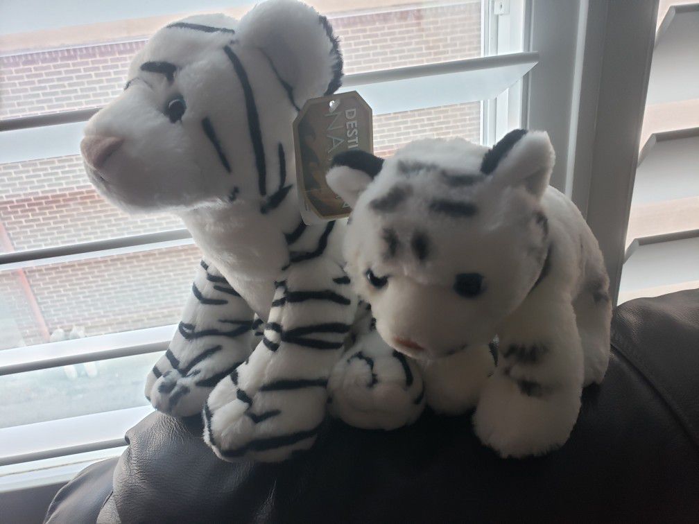 White tigers stuffed animal set