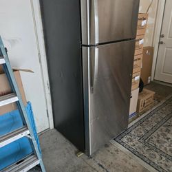 GE Refrigerator 