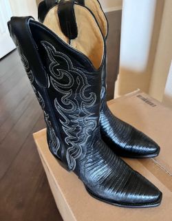 Black boots size 7