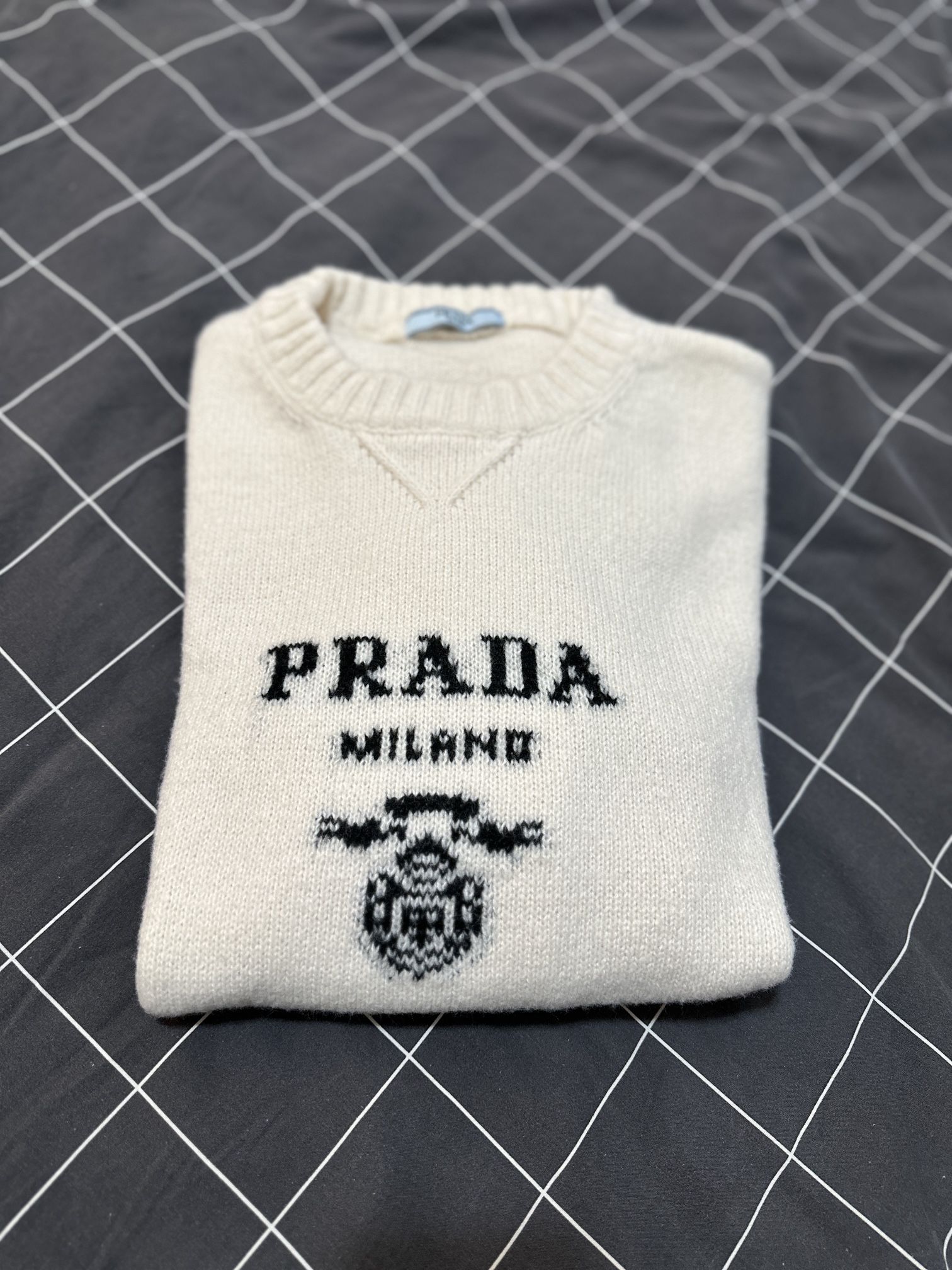 New Men’s Sweater Size M