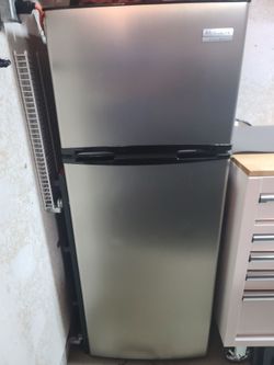 Frigidaire 7.5 cu ft Refrigerator