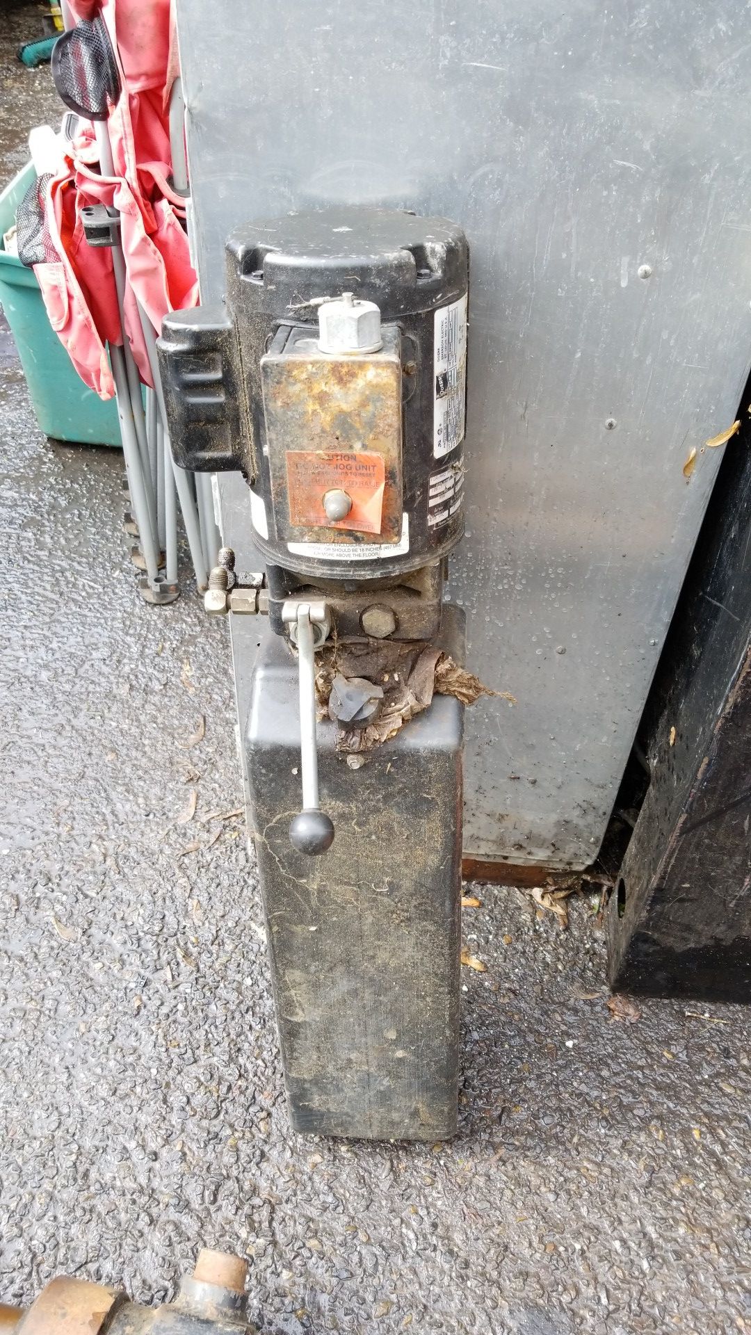 Hydraulic lift ram