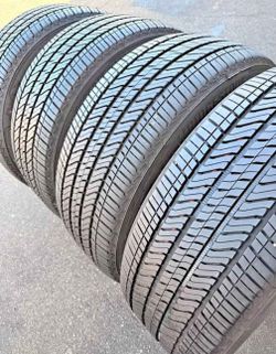 275/50R22 Briggestone Brand tires usadas en perfecta condición