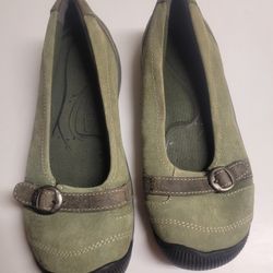 New Rare Women Keen Cute slip on loafer green Size 7 Retail $120