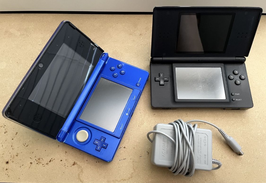 Nintendo 3DS and DS Lite Console Blue/Black JAPAN Ver CHARGER AND GAMES INCLUDED