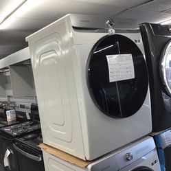 New Scratch And Dent Samsung Front Load Washer And Dryer Set. 1 year Warranty 