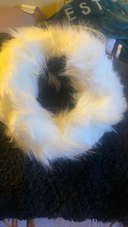 Fuzzy White Head Piece 