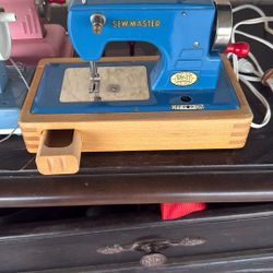 Vintage Toy Sewing Machine 
