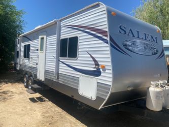 2013 Travel trailer  27ft
