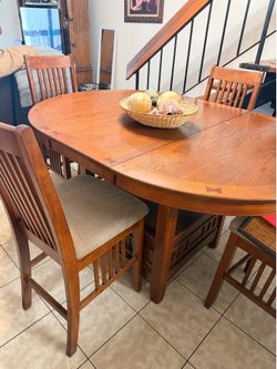 Expandable Dining Table & Storage  with chairs. Real wood