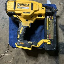 Narrow Crown Stapler Dewalt 