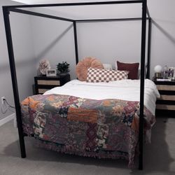 Queen Size Canopy Bed