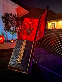 6 Ft Lighted Halloween Casket with Skeleton