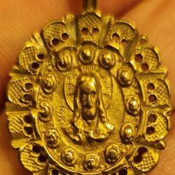 14k Gold Religious Penant 