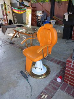 Barber / hair stylist chair