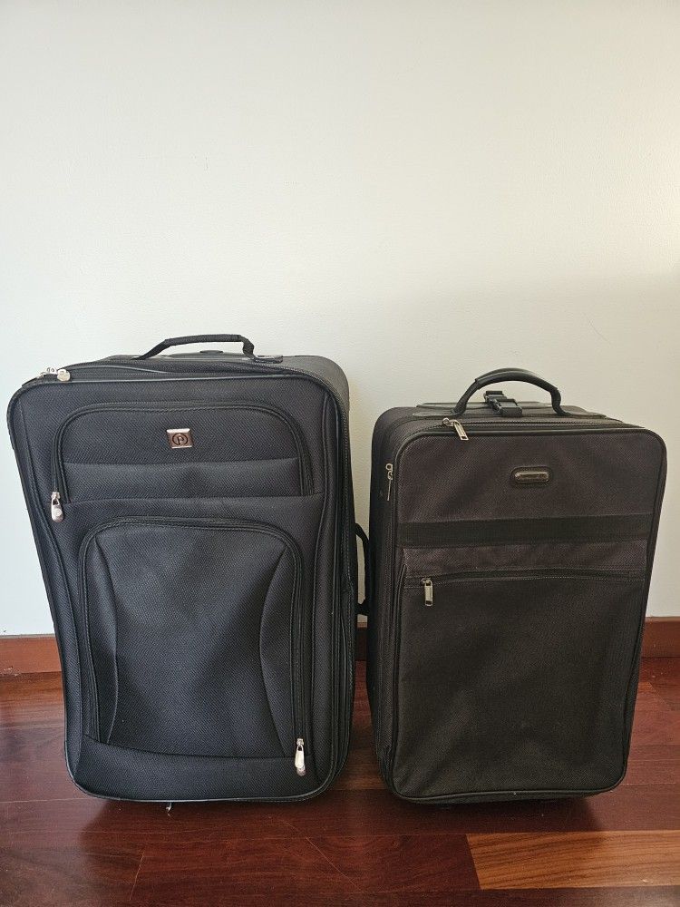 2 Carry On Luggages 🧳