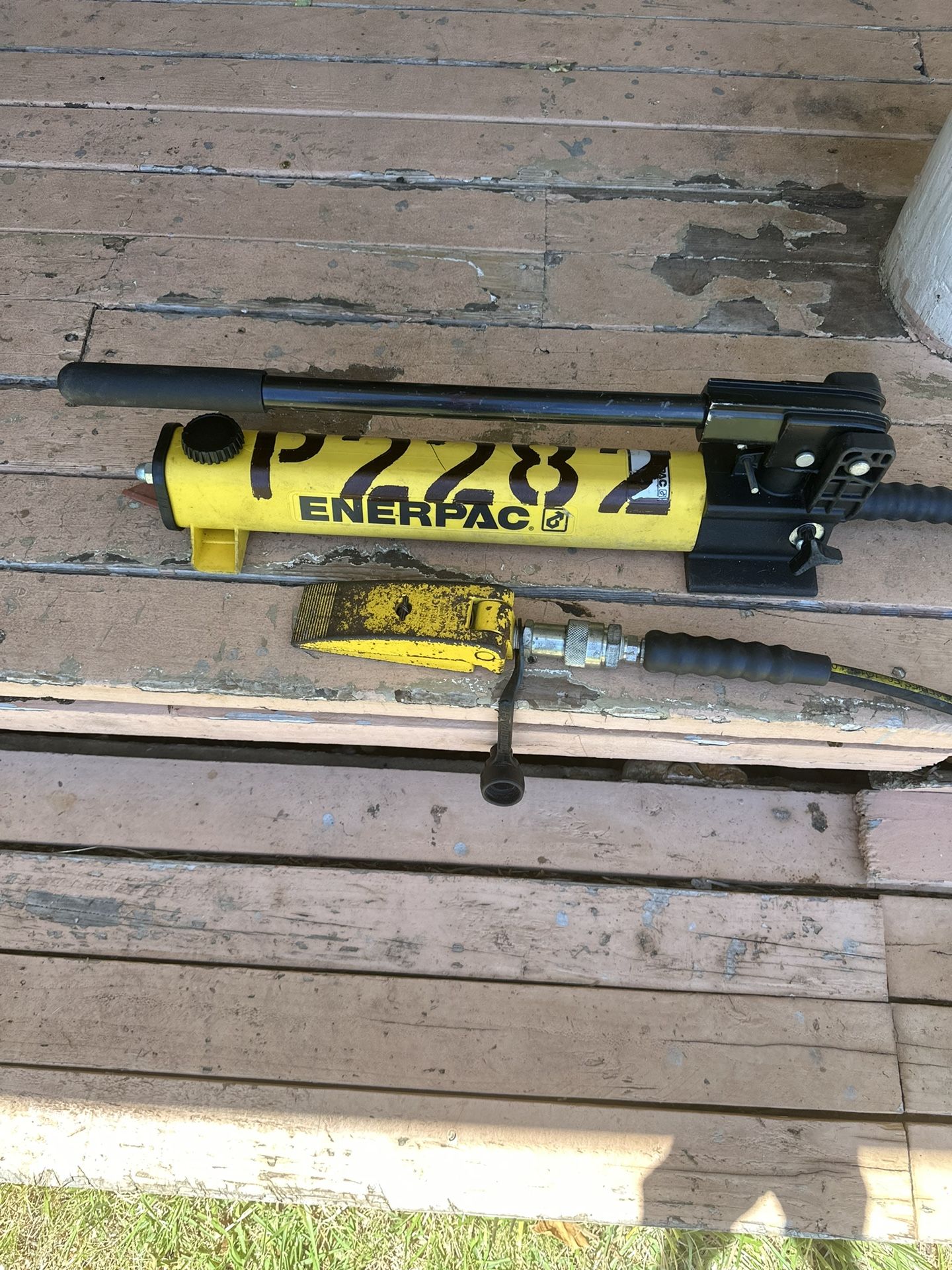 Enerpac Hydraulic Pump With Spreader