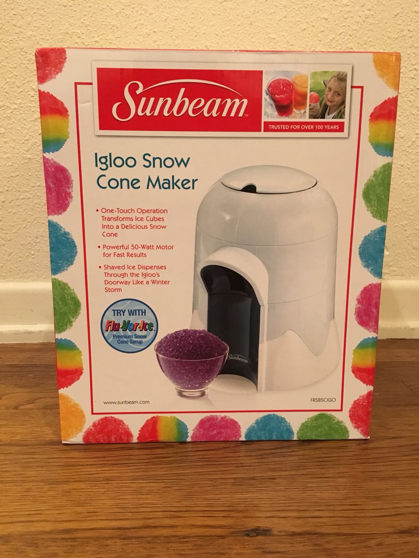 Sunbeam Igloo Snow Cone Maker, model #FRSBSCIGO, new, in box.