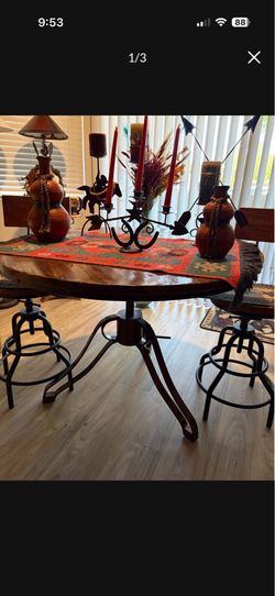 Dining table adjustable height, two matching adjustable chairs