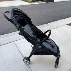 Baby Jogger City Tour 2 Ultra-Compact Carry-On Approved Travel Stroller in Pitch Black Lightweight Easy Fold Ideal for Traveling and Everyday Adventur