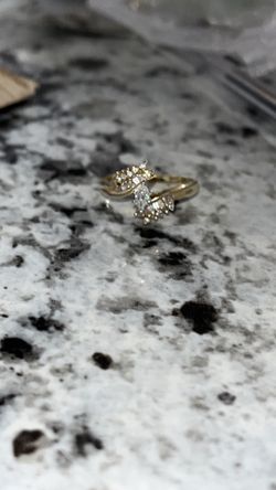 14k ring size 9.5 Gold  solid real and real diamonds