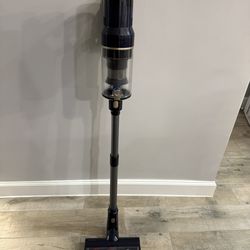 Cordless  / Stick Vacuum Cleaner - excellent / like new condition