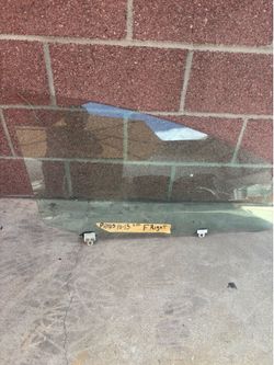 FRONT PASSENGER SIDE WINDOW GLASS FOR 2010-2015 TOYOTA PRIUS 3ER GENERATION.
