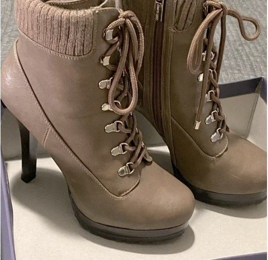 JLO size 8 light brown platform stiletto boots