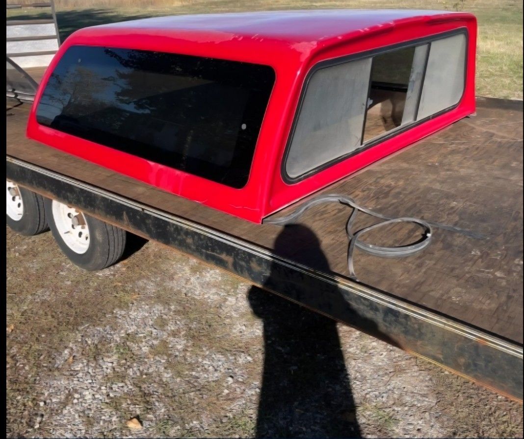2000s Ford F250 Camper Shell