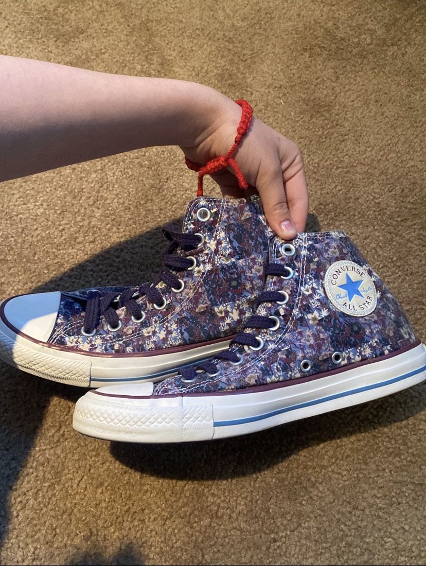 Flower Converse