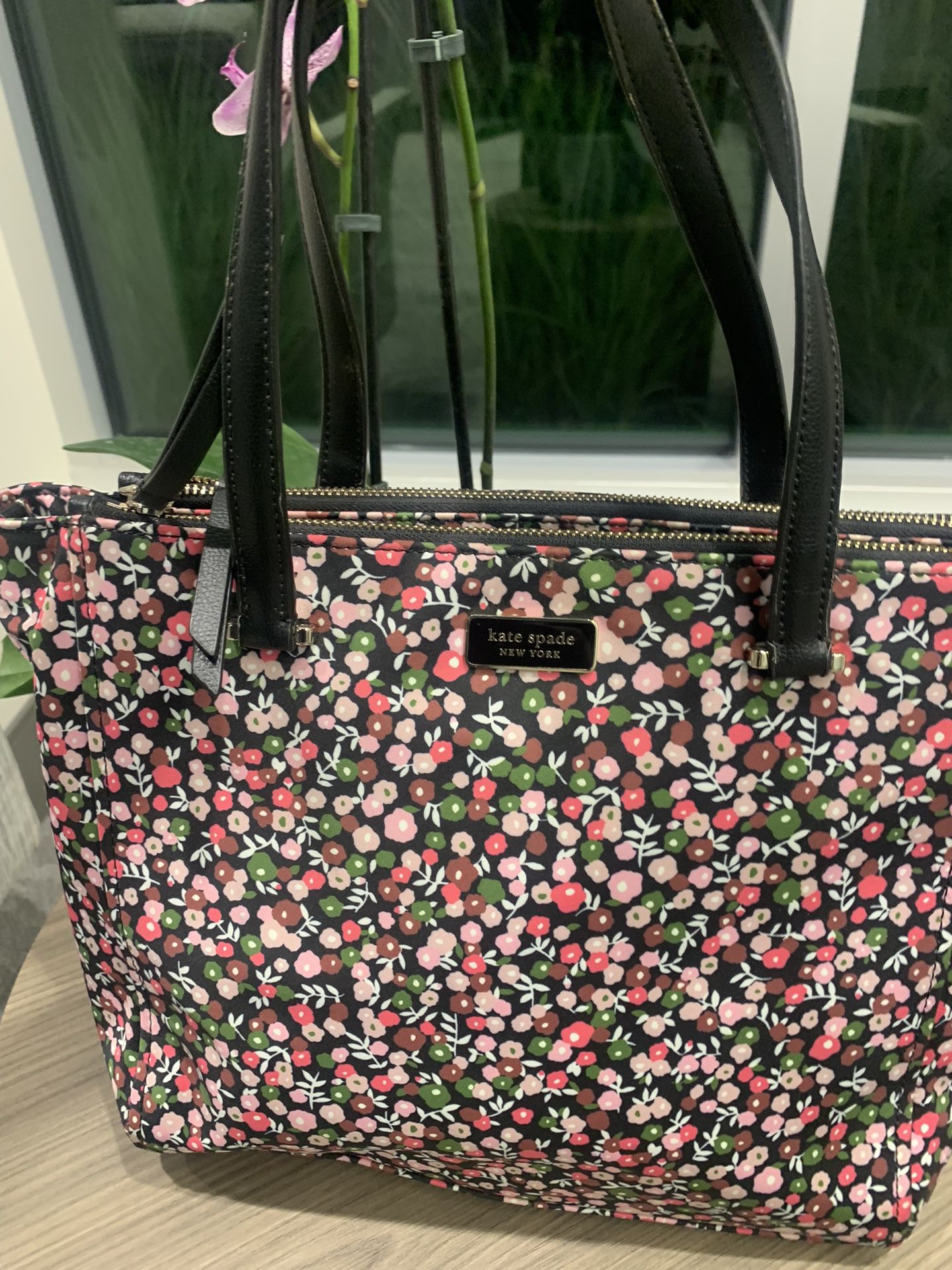 Auth Kate Spade Floral Handbag  Nice!! I’m 