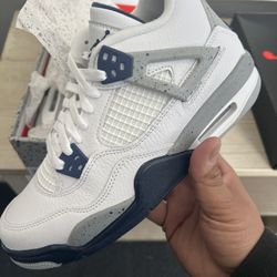 Air Jordan 4 Retro Midnight Navy Size 5Y/ Size 7Y