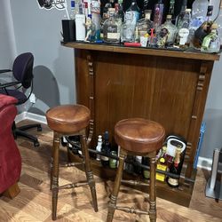 Bar and 2 Stools