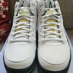 A ma maniere x Jordan 5 retro  Dawn Mens Size 10 W. 11.5