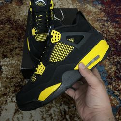 Jordan Retro 4 Thunder 2023
