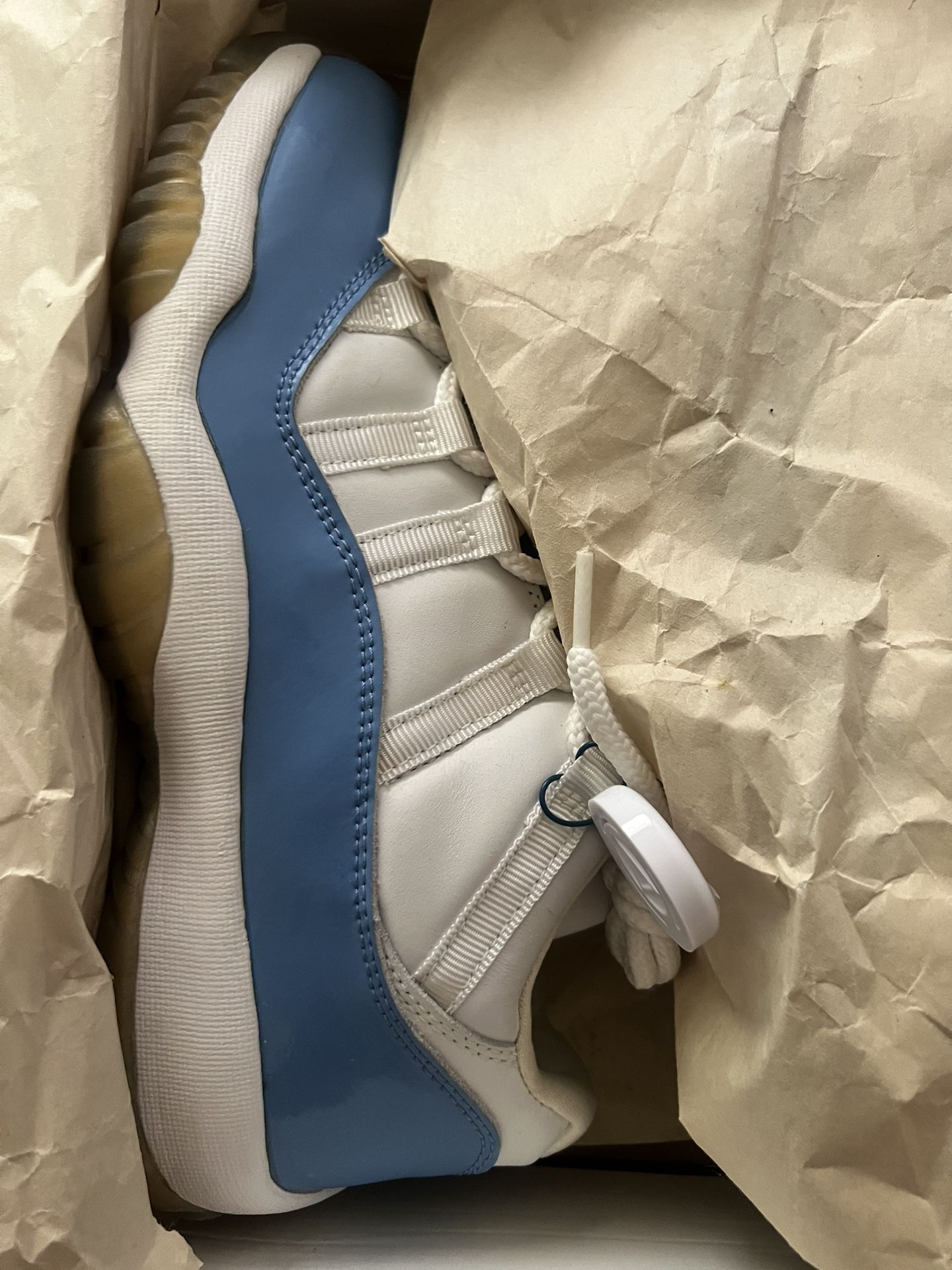 Jordan 11 Low Columbia 2001