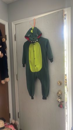 DINOSAUR 🦖  SIZE 5 CLEAN 5$