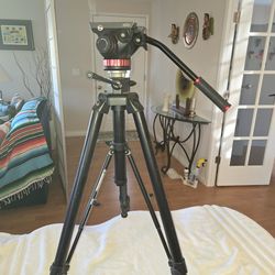Manfrotto 475B tripod & Manfrotto MVH502AH Fluid Head