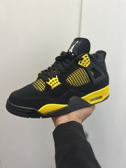 Jordan 4 Retro Thunder Size 8.5M