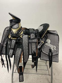 Montura charra bordada