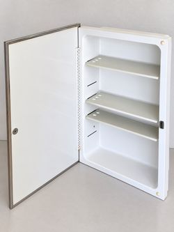 Recessed Mirrored Medicine Cabinet – 16” x 26.25”