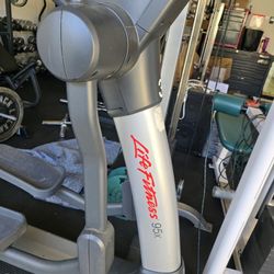 Life Fitness 95X Cross-Trainer (Commercial Gym Elliptical)