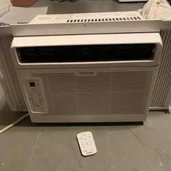 ❄️Toshiba 6000 BTU With Remote, blowing ice cold☃️