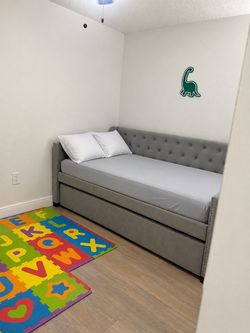 Gray Tufted Daybed with Trundle