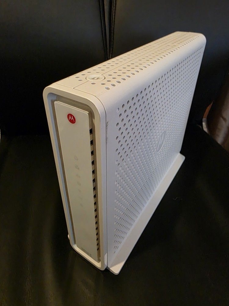 Motorola Surfboard extreme Cable Modem And WiFi AC Router
