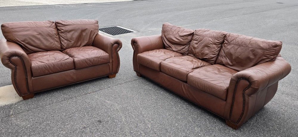 Sofa and loveseat set (DELIVER OPTION)