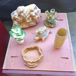 Six pieces of fish tank decor