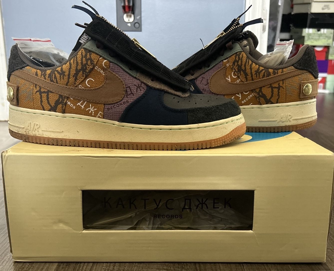 Nike Air Force 1 Low x Travis Scott Cactus Jack Shoes