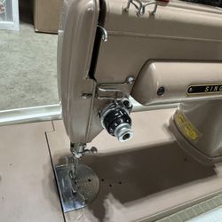 Singer 301A Electric Sewing Machine With Carrying Case