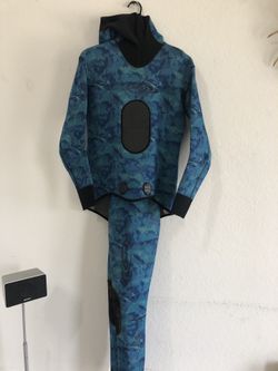 Riffe blue camo 3mm XL hooded wetsuit